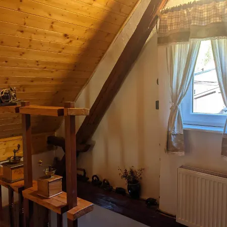 Chaloupka Na Konci Světa * Raskov